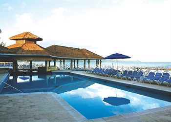 Sunset Beach Resort poolside
